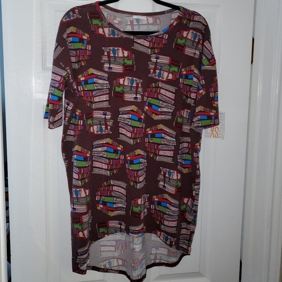 𝅺LULAROE XS book Irma - Picture 1 of 3